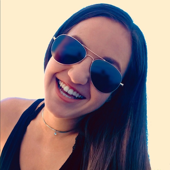 Meet your Posher, Alexis - Picture 1 of 1